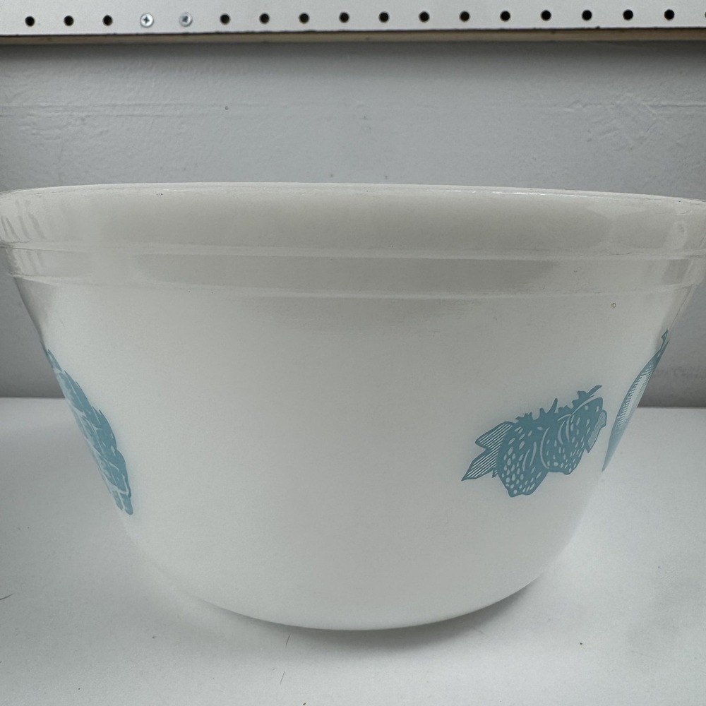 Vintage Federal Glass White Mixing Bowl Blue Fruit Nature Print Milk Glass USA - Picture 9 of 15